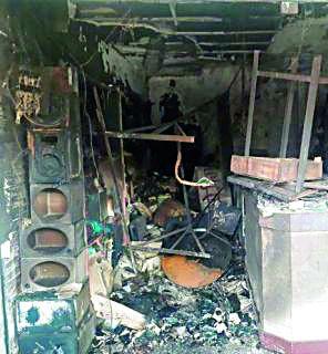  Fire at the Music Center, loss of 22 million | म्युझिक सेंटरला आग, २२ लाखांचे नुकसान