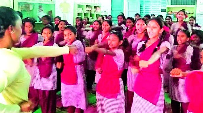 Yatmal's 1200 girls will make karateapuri | यवतमाळच्या १२०० मुलींना बनविणार कराटेपटू Yatmal's 1200 girls will make karateapuri | यवतमाळच्या १२०० मुलींना बनविणार कराटेपटू