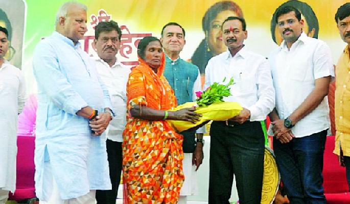 Balasaheb knows the public issues | बाळासाहेबांना जनसमस्यांची जाण Balasaheb knows the public issues | बाळासाहेबांना जनसमस्यांची जाण