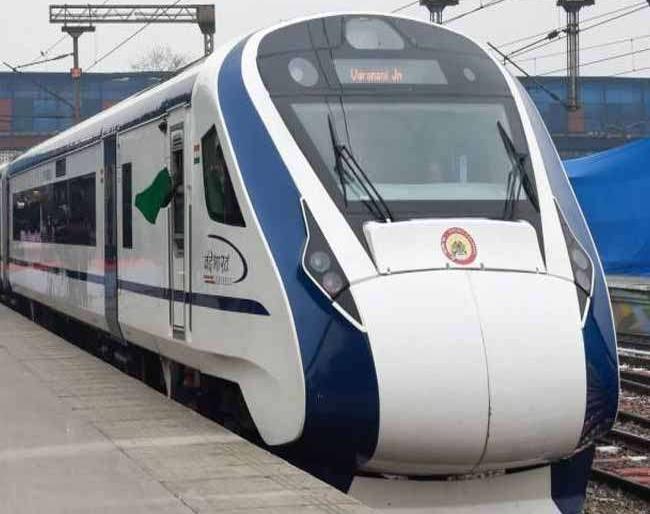 'Vande Bharat' to be run in Mumbai, Pune, Nashik and Baroda | मुंबई, पुणे, नाशिक, बडोद्यात धावणार ‘वंदे भारत’ 'Vande Bharat' to be run in Mumbai, Pune, Nashik and Baroda | मुंबई, पुणे, नाशिक, बडोद्यात धावणार ‘वंदे भारत’