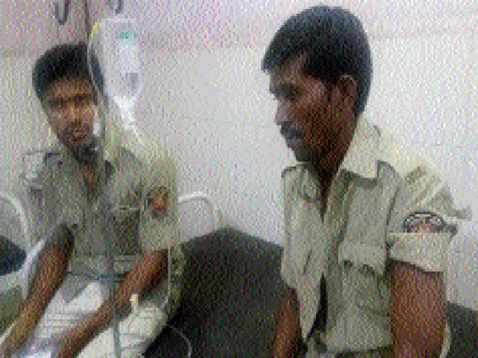 Shivshahi bus driver's conductor passes away in Beed | बीडमध्ये शिवशाही बसचे चालक-वाहक प्रवाशांच्या मारहाणीत गंभीर जखमी Shivshahi bus driver's conductor passes away in Beed | बीडमध्ये शिवशाही बसचे चालक-वाहक प्रवाशांच्या मारहाणीत गंभीर जखमी