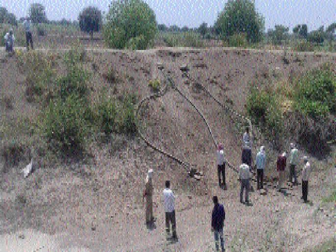 Paithan water brought in 22 people's gunpoint | २२ जणांच्या बंदोबस्तामध्ये आणले पैठणचे पाणी Paithan water brought in 22 people's gunpoint | २२ जणांच्या बंदोबस्तामध्ये आणले पैठणचे पाणी