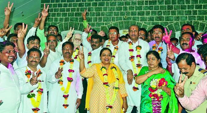 One-sided power of 'Sahakar' in District Bank | जिल्हा बँकेत ‘सहकार’ची एकहाती सत्ता One-sided power of 'Sahakar' in District Bank | जिल्हा बँकेत ‘सहकार’ची एकहाती सत्ता