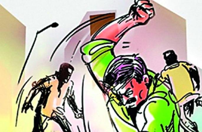 Knife attack; Wani gang attack on youth | चाकू हल्ल्याचा वचपा; वणीत टोळक्याचा तरुणावर हल्ला Knife attack; Wani gang attack on youth | चाकू हल्ल्याचा वचपा; वणीत टोळक्याचा तरुणावर हल्ला