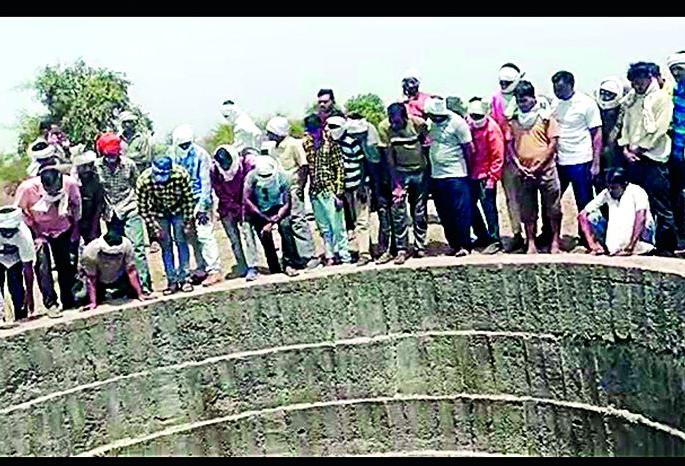 The sound of swimming swells; The drowning end of both the ninth graders | पोहण्याचा नाद बेतला जिवावर; नववीचे शिक्षण घेणाऱ्या दोघांचा बुडून अंत The sound of swimming swells; The drowning end of both the ninth graders | पोहण्याचा नाद बेतला जिवावर; नववीचे शिक्षण घेणाऱ्या दोघांचा बुडून अंत