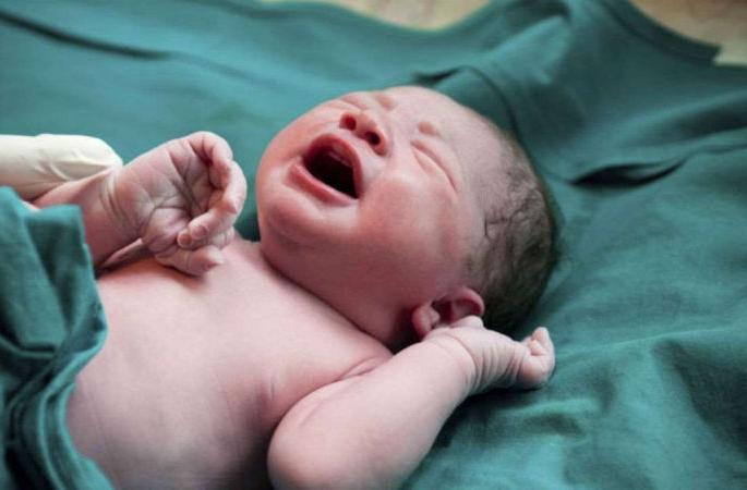 The mother gave birth in bus and disappeared ; Events in Yavatmal District | बसमध्ये बाळाला जन्म देऊन आई पसार; यवतमाळ जिल्ह्यातील घटना The mother gave birth in bus and disappeared ; Events in Yavatmal District | बसमध्ये बाळाला जन्म देऊन आई पसार; यवतमाळ जिल्ह्यातील घटना