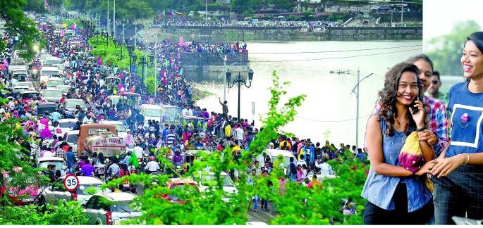 'Celebration' of youthful friendship in the Nagpur | उपराजधानीतील तरुणाईचे श्रावणसरीत मैत्रीचे धम्माल ‘सेलिब्रेशन’ 'Celebration' of youthful friendship in the Nagpur | उपराजधानीतील तरुणाईचे श्रावणसरीत मैत्रीचे धम्माल ‘सेलिब्रेशन’