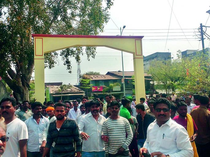 Corporater in Katol bettan by Irani man in Nagpur district | नागपूर जिल्ह्यात काटोलमध्ये नगरसेवकास इराणी गुंडांची मारहाण Corporater in Katol bettan by Irani man in Nagpur district | नागपूर जिल्ह्यात काटोलमध्ये नगरसेवकास इराणी गुंडांची मारहाण