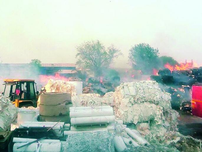 Nagpur- On the Amravati highway, Saatvatavarti paper found fire | नागपूर- अमरावती महामार्गावरील सातनवरीत पेपर मिलला आग Nagpur- On the Amravati highway, Saatvatavarti paper found fire | नागपूर- अमरावती महामार्गावरील सातनवरीत पेपर मिलला आग