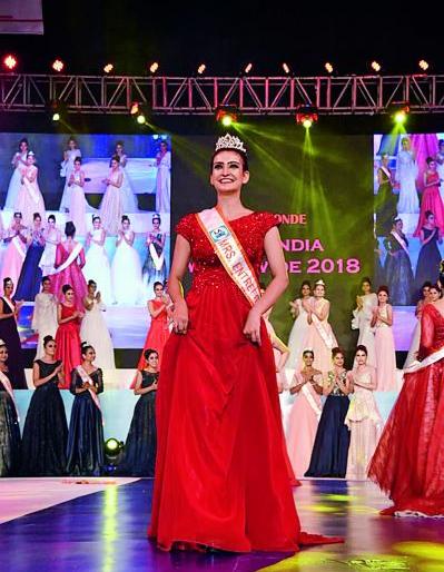 Monika Sabharwal gets double crown in beauty pageant | मोनिका सभरवाल यांना सौंदर्य स्पर्धेत दुहेरी मुकुट