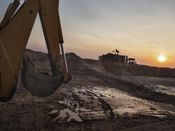 Auctioneers only have to install CCTV; The change in the state's sand policies | लिलावधारकांनाच बसवावा लागेल सीसीटीव्ही; राज्याच्या रेती धोरणात बदल Auctioneers only have to install CCTV; The change in the state's sand policies | लिलावधारकांनाच बसवावा लागेल सीसीटीव्ही; राज्याच्या रेती धोरणात बदल