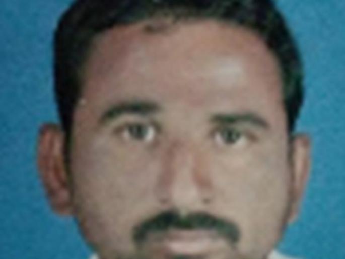 Unidentified vehicle hit by two wheeler | अज्ञात वाहनाची धडक दुचाकीस्वार जागीच ठार Unidentified vehicle hit by two wheeler | अज्ञात वाहनाची धडक दुचाकीस्वार जागीच ठार