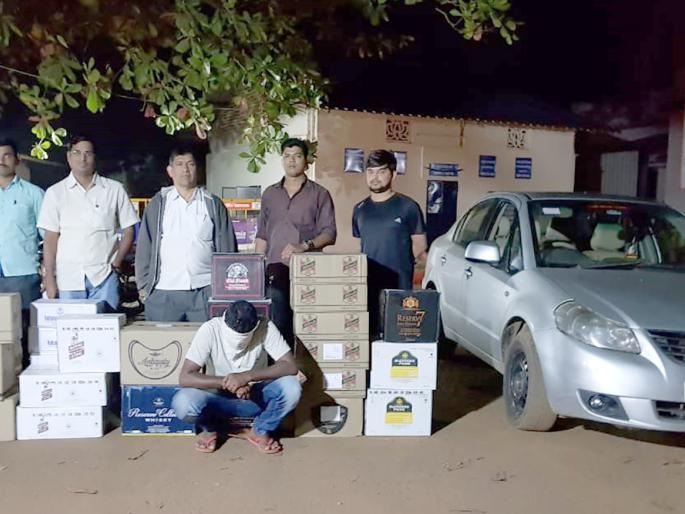 Sindhudurg: Action on illegal liquor traffic by pursuing thrilling | सिंधुदुर्ग : थरारक पाठलाग करत अवैध दारू वाहतूकीवर कारवाई Sindhudurg: Action on illegal liquor traffic by pursuing thrilling | सिंधुदुर्ग : थरारक पाठलाग करत अवैध दारू वाहतूकीवर कारवाई