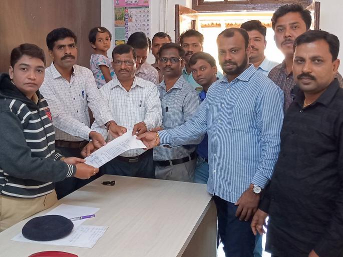 The demand for filing of complaints against Namdev Jadhav, who is known as a traitor to the teachers | शिक्षकांना देशद्रोही संबोधणाऱ्या नामदेव जाधव यांच्यावर गुन्हा दाखल करा The demand for filing of complaints against Namdev Jadhav, who is known as a traitor to the teachers | शिक्षकांना देशद्रोही संबोधणाऱ्या नामदेव जाधव यांच्यावर गुन्हा दाखल करा