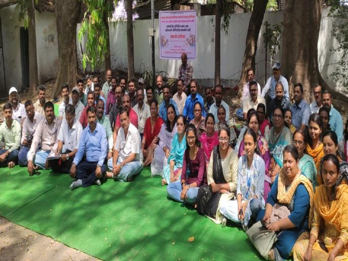Work stoppage movement by employees of land record department in Kolhapur to bring attention to other demands including reduce the stress of enumeration case | मोजणी प्रकरणाचा ताण कमी करा, कोल्हापुरात भूमी अभिलेखचे आंदोलन