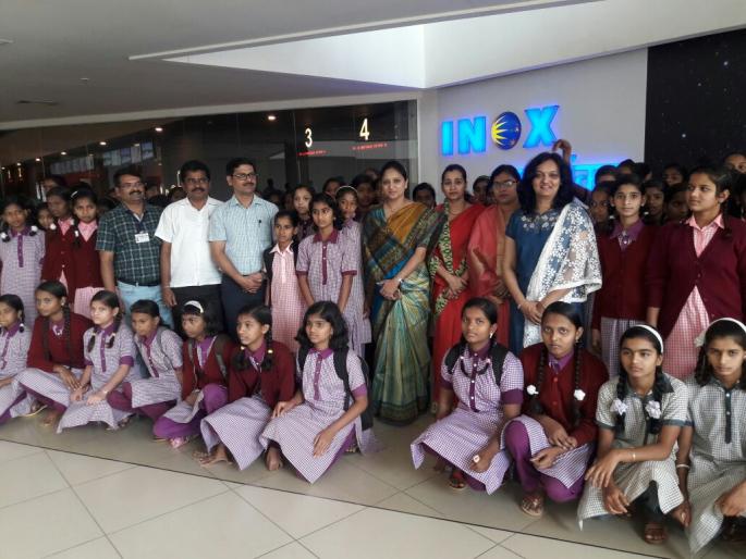 Kolhapur: Responding to the 'Padman' of the girl child, water supply, sanitation department's initiative | कोल्हापूर : शाळकरी मुलींचा ‘पॅडमॅन’ला प्रतिसाद, पाणीपुरवठा, स्वच्छता विभागाचा उपक्रम Kolhapur: Responding to the 'Padman' of the girl child, water supply, sanitation department's initiative | कोल्हापूर : शाळकरी मुलींचा ‘पॅडमॅन’ला प्रतिसाद, पाणीपुरवठा, स्वच्छता विभागाचा उपक्रम