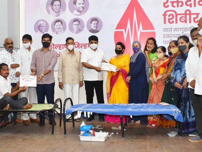 Blood donation of 230 people in Congress committee | काँग्रेस कमिटीमध्ये २३० जणांचे रक्तदान: रक्तदात्यांना प्रमाणपत्र Blood donation of 230 people in Congress committee | काँग्रेस कमिटीमध्ये २३० जणांचे रक्तदान: रक्तदात्यांना प्रमाणपत्र