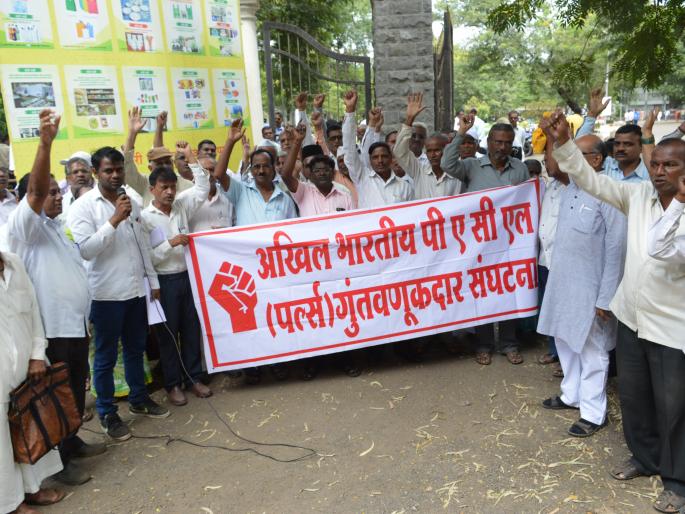Investor's demonstrations by Kolhapur 'Perls' Association of India | कोल्हापूरात भारतीय ‘पर्ल्स’ संघटनेतर्फे गुंतवणूकदारांची निदर्शने Investor's demonstrations by Kolhapur 'Perls' Association of India | कोल्हापूरात भारतीय ‘पर्ल्स’ संघटनेतर्फे गुंतवणूकदारांची निदर्शने