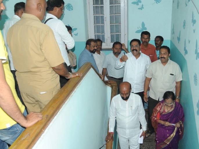 Kolhapur: Before the meeting of the radio station ended, the Commissioner refused to give time | कोल्हापूर :  किरणोत्सवाची बैठक होण्याआधीच संपली, आयुक्तांनी वेळ न दिल्याने निषेध Kolhapur: Before the meeting of the radio station ended, the Commissioner refused to give time | कोल्हापूर :  किरणोत्सवाची बैठक होण्याआधीच संपली, आयुक्तांनी वेळ न दिल्याने निषेध