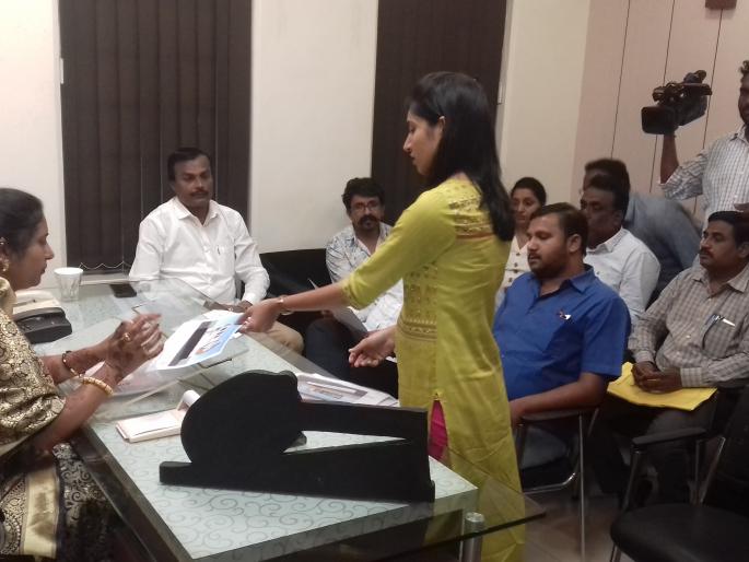 Yashwant Bhalkar's memorial near Khagoalli Armani | यशवंत भालकर यांचे स्मारक खाऊगल्ली कमानीजवळ