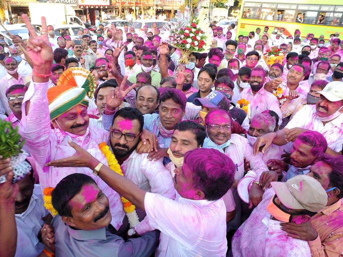 Jayant Asgaonkar's warm welcome in Kolhapur | जयंत आसगावकर यांचे कोल्हापूरात जल्लोषी स्वागत Jayant Asgaonkar's warm welcome in Kolhapur | जयंत आसगावकर यांचे कोल्हापूरात जल्लोषी स्वागत