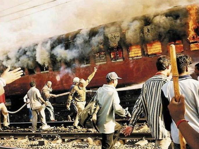 Shocking ... Railway bogie fired for a documentary on Modi | धक्कादायक...मोदींवरील डॉक्युमेंट्रीसाठी रेल्वेची बोगी जाळली