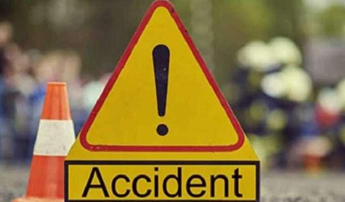 Car crash on Wake fork; One killed | वाके फाट्यावर कारची धडक; एक जण ठार