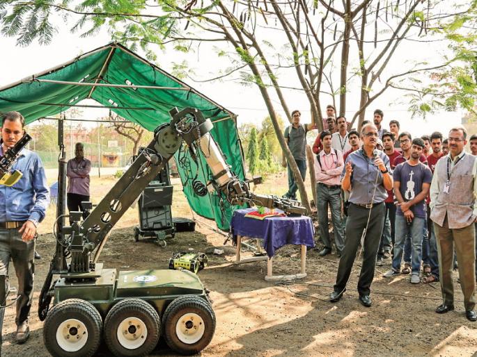 The technological quality invention in 'Aakruti'; Demonstration of protection technology by DRDO | ‘आकृती’मध्ये तांत्रिक गुणवत्तेचा आविष्कार; डीआरडीओतर्फे संरक्षण तंत्रज्ञानाचे प्रदर्शन The technological quality invention in 'Aakruti'; Demonstration of protection technology by DRDO | ‘आकृती’मध्ये तांत्रिक गुणवत्तेचा आविष्कार; डीआरडीओतर्फे संरक्षण तंत्रज्ञानाचे प्रदर्शन