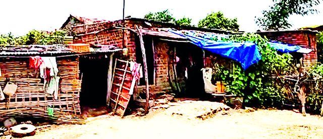 Due to non-receipt of plot certificate, beneficiary is deprived of benefits | भूखंड प्रमाणपत्र न मिळाल्याने लाभार्थी लाभापासून वंचित Due to non-receipt of plot certificate, beneficiary is deprived of benefits | भूखंड प्रमाणपत्र न मिळाल्याने लाभार्थी लाभापासून वंचित