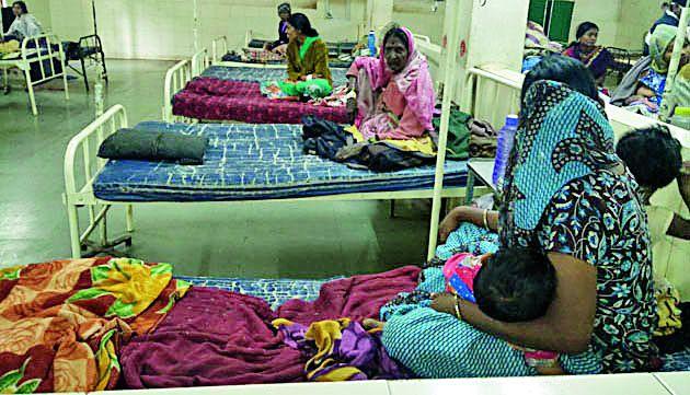 There is nothing cold in the cold, and there is nothing to wear | कडाक्याची थंडी, पांघरायला काहीच नाही There is nothing cold in the cold, and there is nothing to wear | कडाक्याची थंडी, पांघरायला काहीच नाही