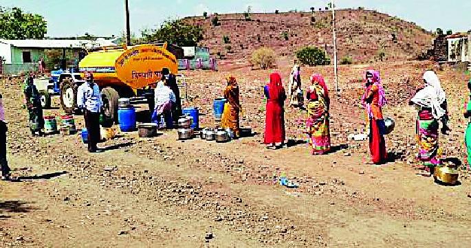 Traveled on an empty stomach | उपाशी पोट अन् अनवाणी पायाने केला प्रवास Traveled on an empty stomach | उपाशी पोट अन् अनवाणी पायाने केला प्रवास