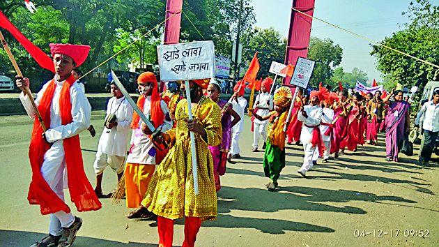 Students, keep the reading movement alive | विद्यार्थ्यांनो, वाचन चळवळीला जिवंत ठेवा