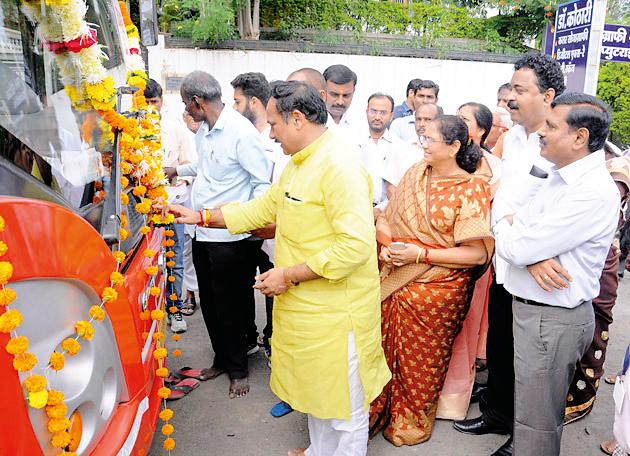 'Special' bus service for the students of NMC | महापालिकेची विद्यार्थ्यांसाठी ‘खास’ बससेवा 'Special' bus service for the students of NMC | महापालिकेची विद्यार्थ्यांसाठी ‘खास’ बससेवा