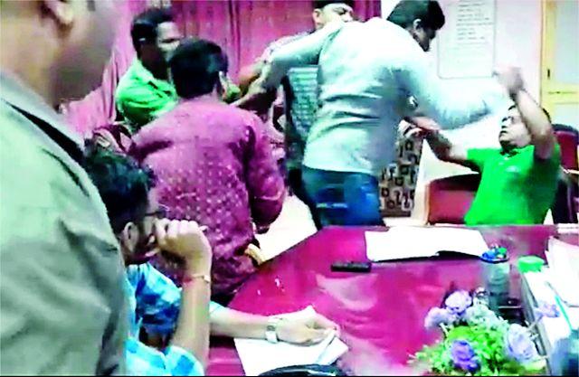 Harassment of the 'Mind Logic' manager at University | विद्यापीठात ‘मार्इंड लॉजिक’ प्रबंधकाच्या कानशिलात हाणली