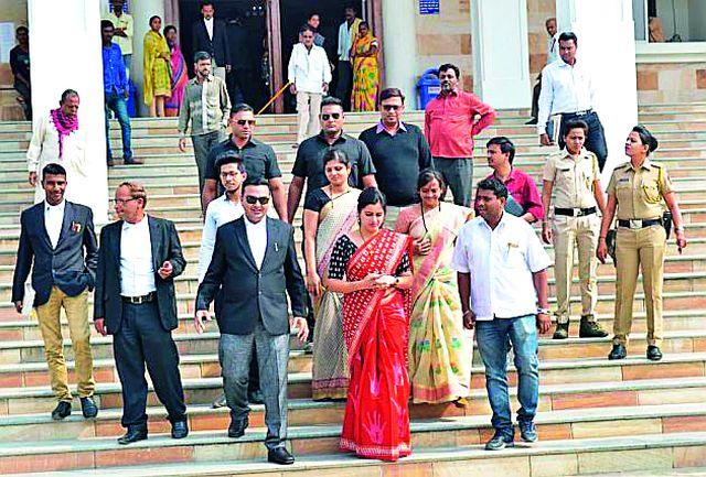 Interesting argument on the revision petition of Navneet Rana | नवनीत राणा यांच्या पुनर्निरीक्षण याचिकेवर रोचक युक्तिवाद