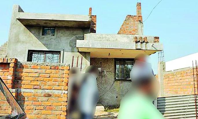 Raid on Kuntankhana in Sahu Layout on Akoli Road | आकोली मार्गावरील साहू ले-आऊटमधील कुंटणखान्यावर धाड Raid on Kuntankhana in Sahu Layout on Akoli Road | आकोली मार्गावरील साहू ले-आऊटमधील कुंटणखान्यावर धाड