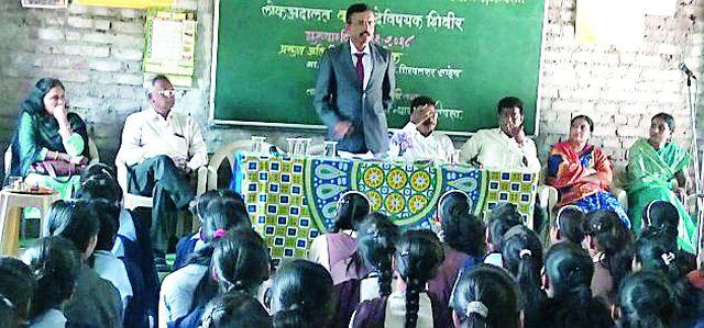 Everybody should use the law | कायद्याचा सदुपयोग सर्वांनी घ्यावा