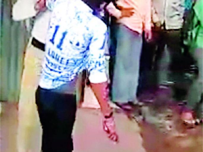 The Civil Aviation Transport Police Opens Opposition | कर्तव्यावरील वाहतूक पोलिसाला खुलेआम मारहाण The Civil Aviation Transport Police Opens Opposition | कर्तव्यावरील वाहतूक पोलिसाला खुलेआम मारहाण