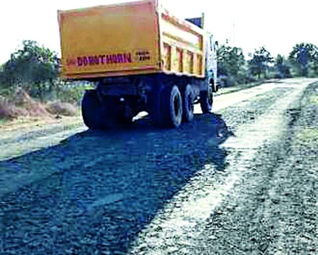 Rashtriya Janmabhoomi to work on 'Khamdhoomi road potholes' | राष्ट्रसंतांची जन्मभूमी ते कर्मभूमी रस्ता खड्ड्यांनी ‘समृद्ध’