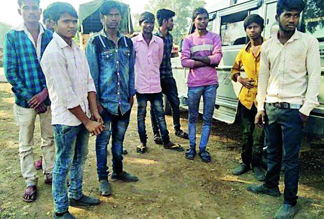 Suspicious death of a youth who returned from Ahmedabad | अहमदाबादहून परत आणलेल्या युवकाचा संशयास्पद मृत्यू Suspicious death of a youth who returned from Ahmedabad | अहमदाबादहून परत आणलेल्या युवकाचा संशयास्पद मृत्यू