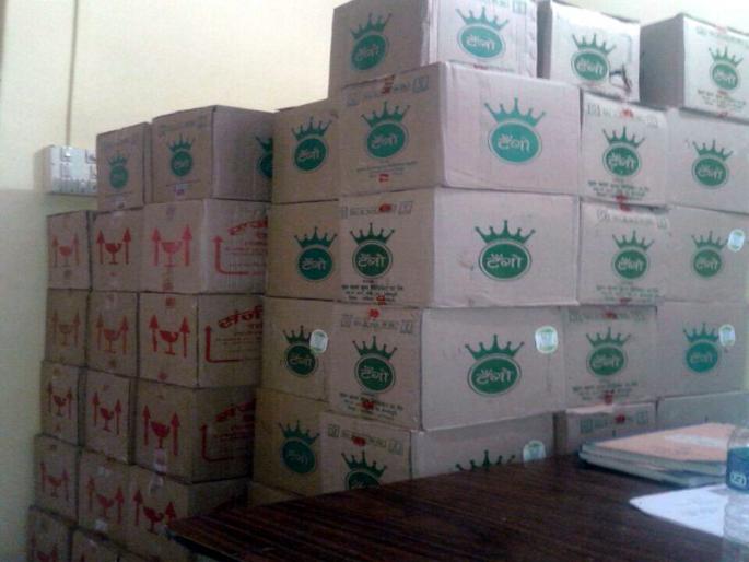 Police seized two lakh liters of liquor at Savda and arrested one by one | सावदा येथे दोन लाखाचा मद्यसाठा जप्त करीत पोलिसांनी केली एकास अटक Police seized two lakh liters of liquor at Savda and arrested one by one | सावदा येथे दोन लाखाचा मद्यसाठा जप्त करीत पोलिसांनी केली एकास अटक