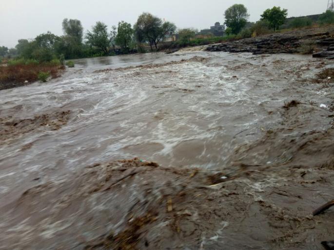 Heavy rain in three revenue circles in Majalgaon, Ambajogai | माजलगाव, अंबाजोगाईच्या तीन महसूल मंडळांत अतिवृष्टी Heavy rain in three revenue circles in Majalgaon, Ambajogai | माजलगाव, अंबाजोगाईच्या तीन महसूल मंडळांत अतिवृष्टी