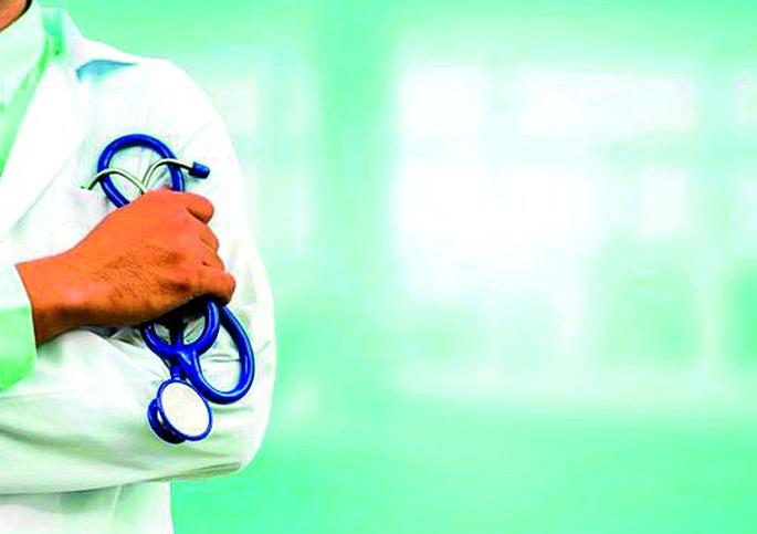 Do doctors give MBBS doctors to primary health centers | प्राथमिक आरोग्य केंद्रांना एमबीबीएस डॉक्टर देता का डॉक्टर Do doctors give MBBS doctors to primary health centers | प्राथमिक आरोग्य केंद्रांना एमबीबीएस डॉक्टर देता का डॉक्टर