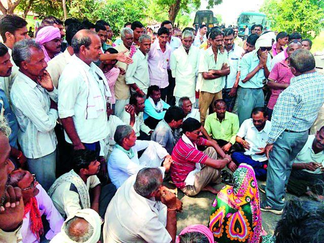 Chakka Jam at Dongargaon | डोंगरगाव येथे चक्का जाम Chakka Jam at Dongargaon | डोंगरगाव येथे चक्का जाम