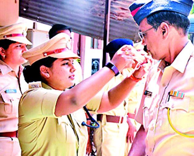 Promotion to 39 police in the district | जिल्ह्यातील ३९ पोलिसांना पदोन्नती Promotion to 39 police in the district | जिल्ह्यातील ३९ पोलिसांना पदोन्नती