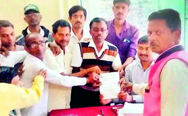 Limit pending elections | निवडणुकीचे प्रलंबित मानधन द्या