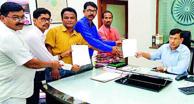 Castribe employee federations | कास्ट्राईब कर्मचारी महासंघाचे धरणे Castribe employee federations | कास्ट्राईब कर्मचारी महासंघाचे धरणे