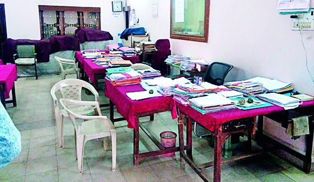 Work relation in the municipal office | नगररचनाकार कार्यालयात कामांचा खोळंबा Work relation in the municipal office | नगररचनाकार कार्यालयात कामांचा खोळंबा