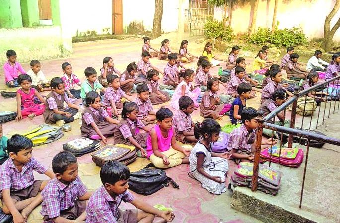 Sir, make it a lesson on TV | सर, तो टिव्हीवरचा धडा लावा ना..!  Sir, make it a lesson on TV | सर, तो टिव्हीवरचा धडा लावा ना..!