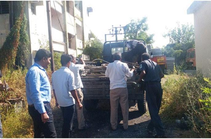 Lightning in the Chandwad taluka including the stormy winds of Sunday night caused electricity to collapse! | चांदवड तालुक्यात रविवारी रात्रीच्या वादळी वाºयासह जोरदार पाऊसामुळे वीज व्यवस्था कोलमडली !